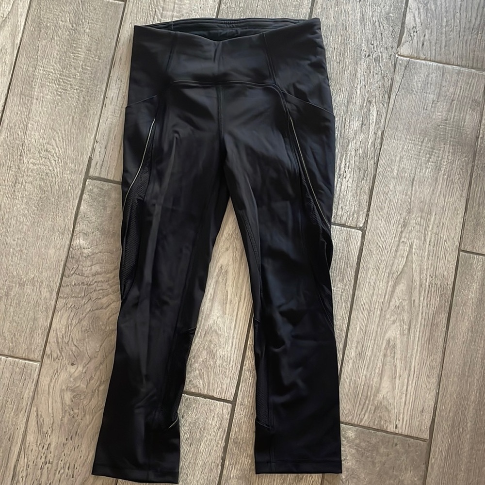 Lululemon black crop running legging size 4